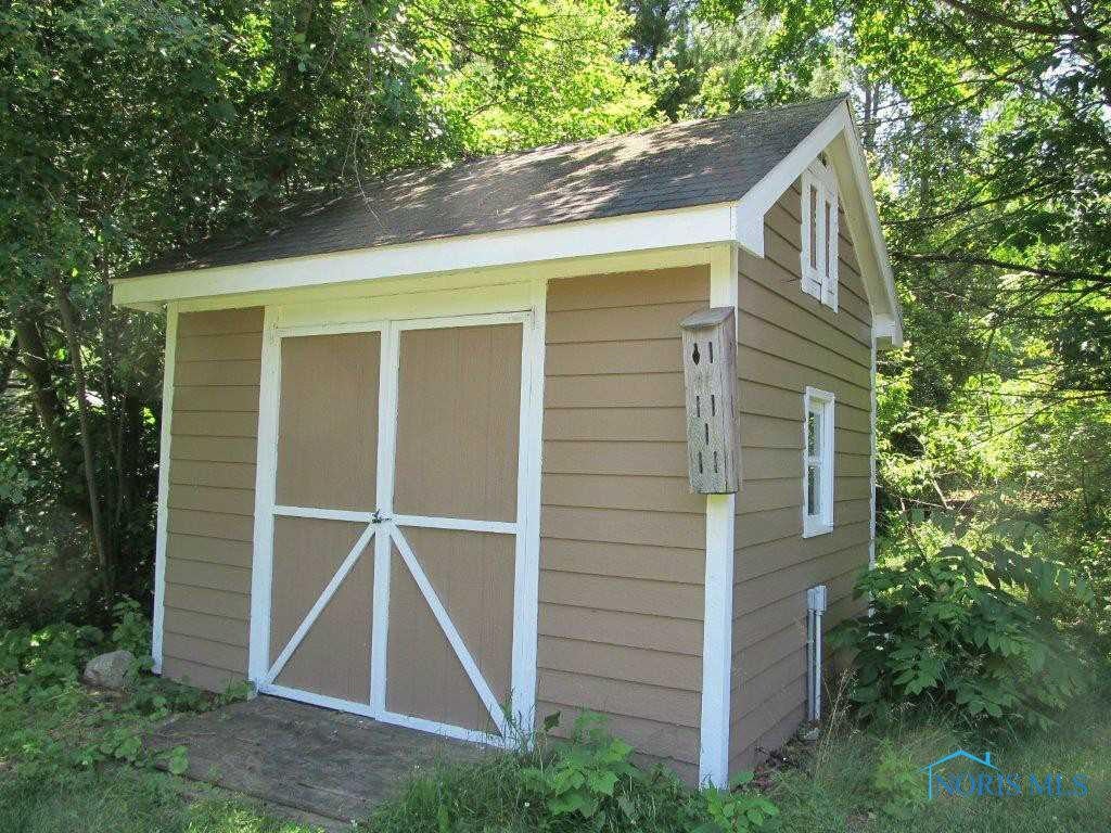 10060 Monclova Road Monclova, OH 43542 - Photo 17 of 19 Shed.