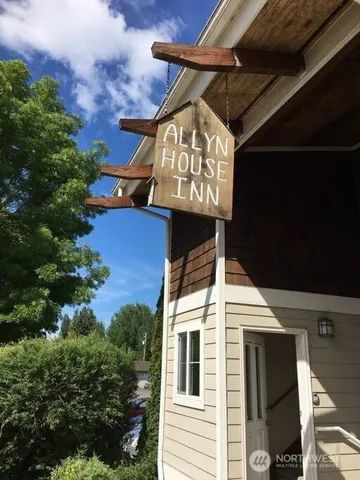 a view of a pathway of a house