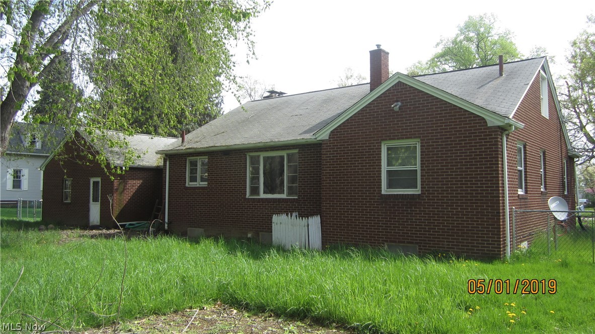811 Raff Road Southwest Canton, OH 44710 - Photo 3 of 18 Gallery Image 3