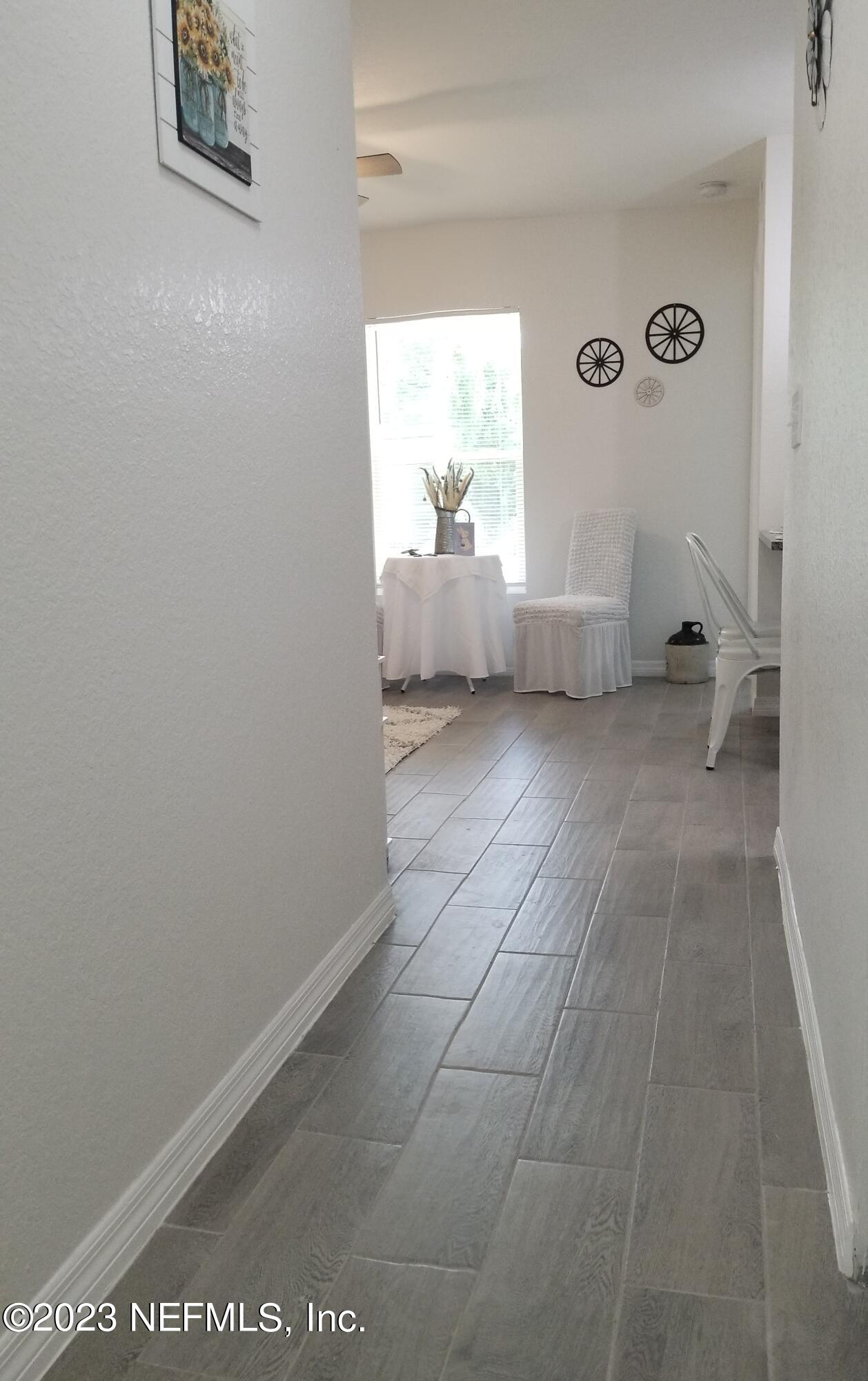 2116 Yulee Street Jacksonville, FL 32209 - Photo 6 of 12 a view of room and window