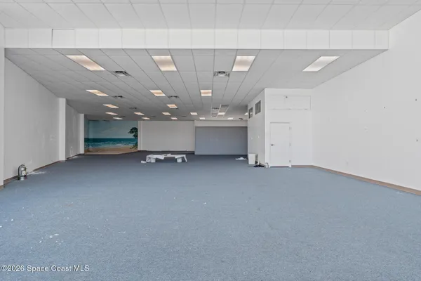 an empty room with a empty space