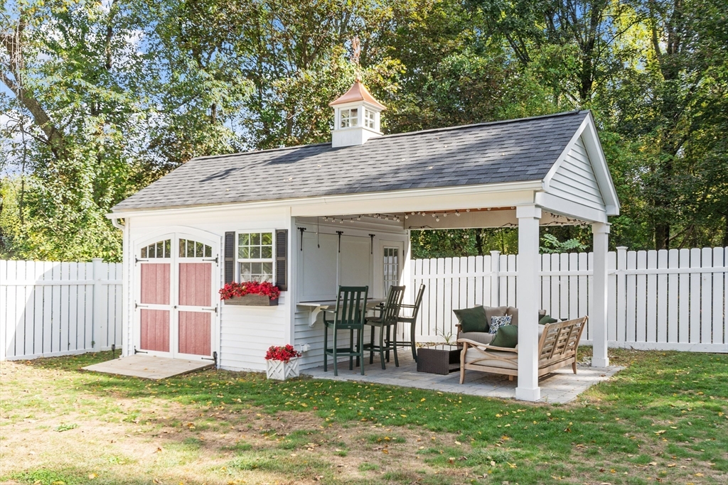 644 Old Bedford Road Concord, MA 01742 - Photo 2 of 25