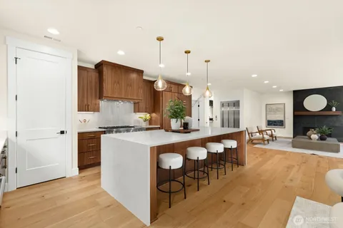 $2,975,000 | 815 130th Avenue Northeast, Bellevue, WA 98005
