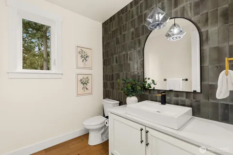 $2,975,000 | 815 130th Avenue Northeast, Bellevue, WA 98005