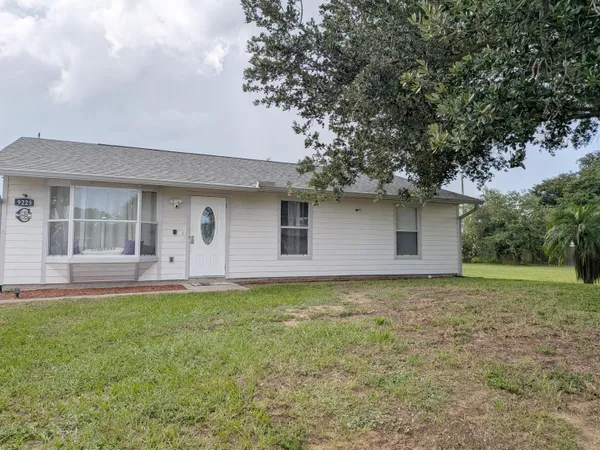 $305,000 | 9225 101st Avenue, Vero Beach, FL 32967