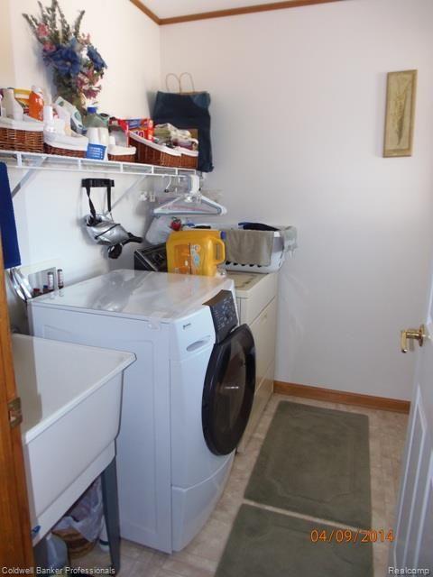 2264 Daley Road Lapeer, MI 48446 - Photo 20 of 22 2264 Daley laundry.jpg