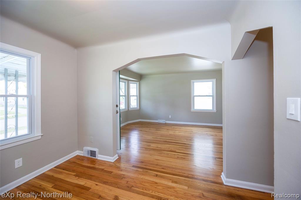 423 Campbell Street River Rouge, MI 48218 - Photo 8 of 32