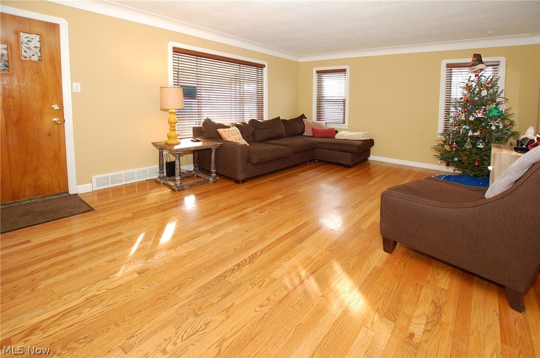 2428 Keystone Road Cleveland, OH 44134 - Photo 7 of 28