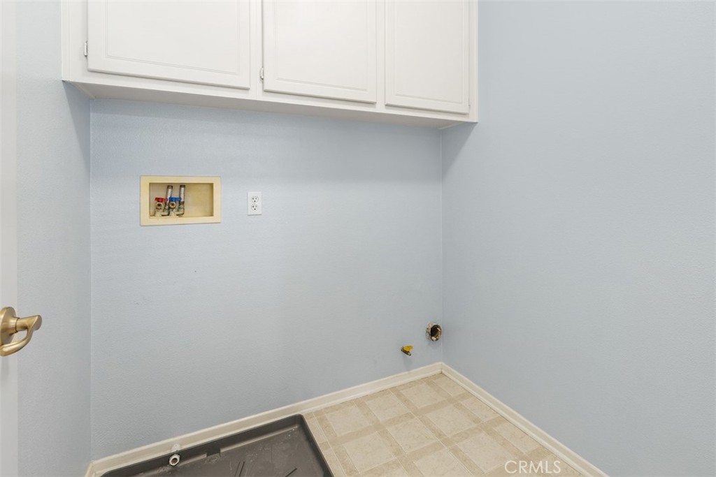 28905 Booth Bay Road Temecula, CA 92591 - Photo 29 of 51 Upstairs Laaundry Room