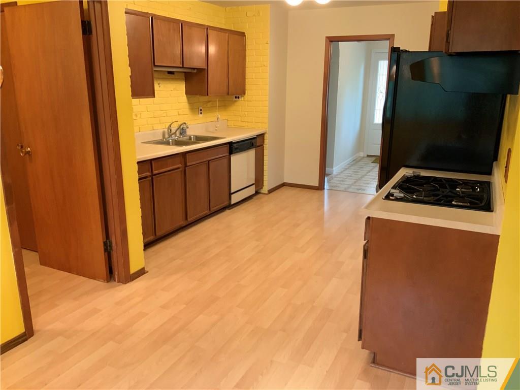 4 Deborah Drive Edison, NJ 08820 - Photo 8 of 20 Gallery Image 8