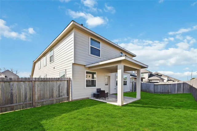 a view of a house with backyard and porch