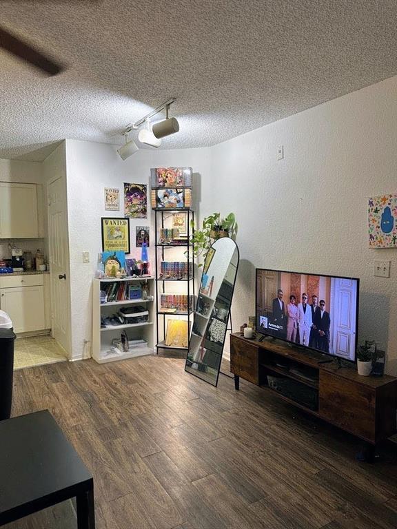 2214 Metropolitan Way, Unit 2210 Orlando, FL 32839 - Photo 5 of 14 a living room with furniture and a flat screen tv