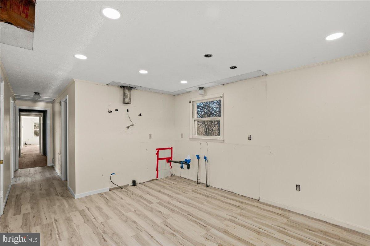 9442 Brentsville Road Manassas, VA 20112 - Photo 11 of 34 Renovation-ready space with modern potential.