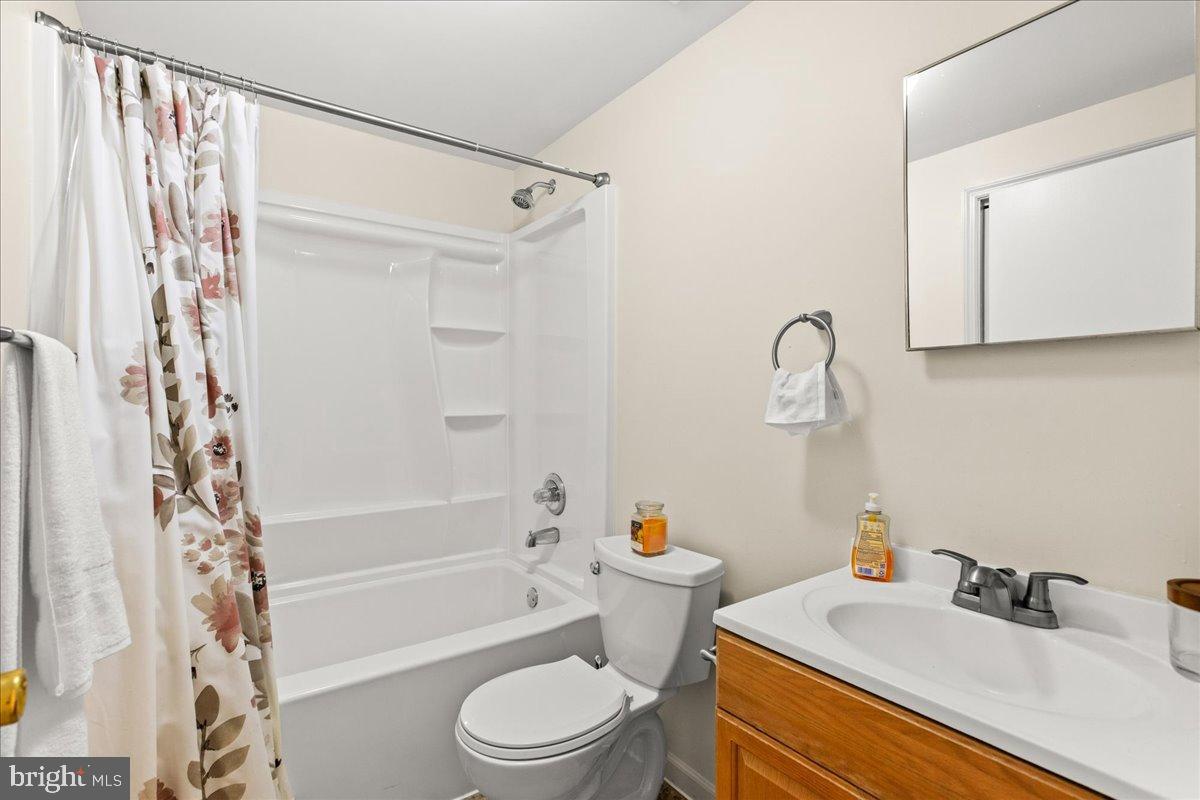 9442 Brentsville Road Manassas, VA 20112 - Photo 13 of 34 Hallway Bathroom renovated 2025!