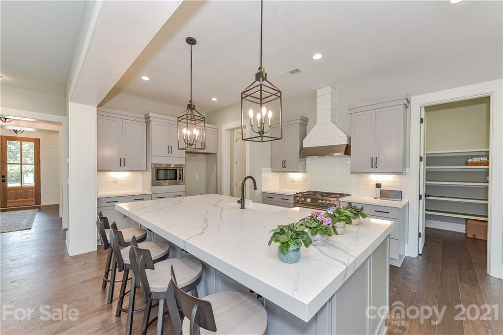 5702 Closeburn Road Charlotte, NC 28209 - Photo 5 of 35 Gallery Image 5