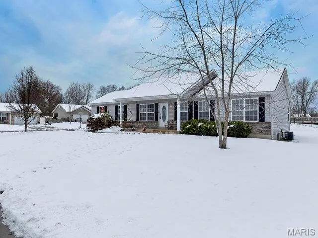 $260,000 | 270 Derek Drive, Hawk Point, MO 63349