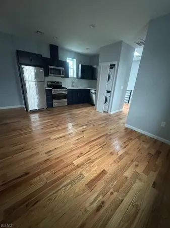 $2,800 | 81 Tremont Avenue, Newark, NJ 07106