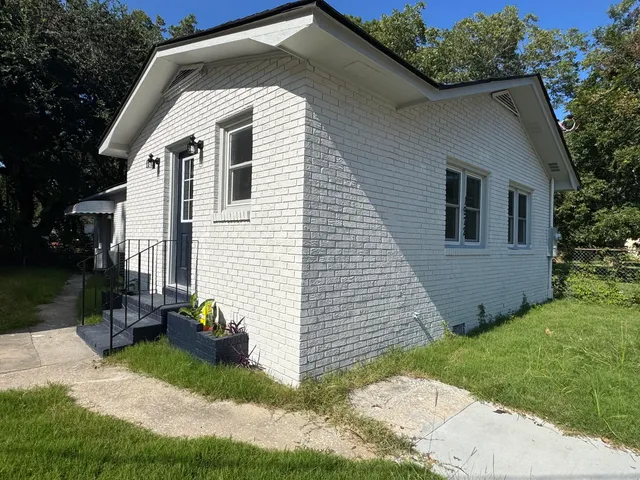 $2,000 | 1972 Arbutus Avenue, North Charleston, SC 29405