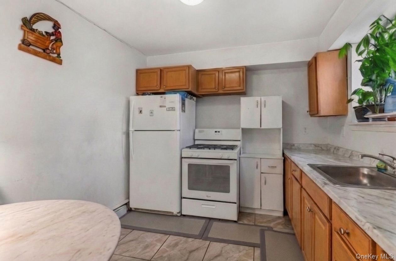 218-52 138th Road Queens, NY 11413 - Photo 15 of 25