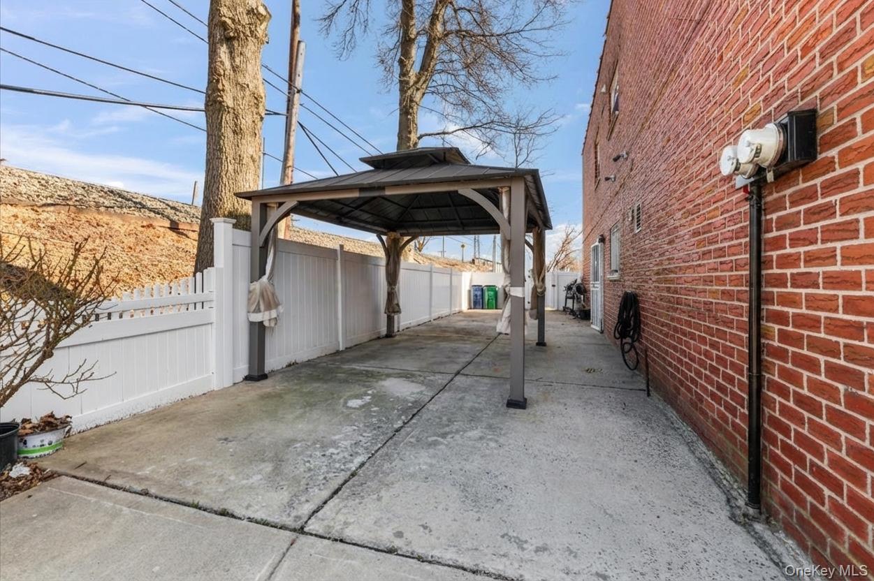 218-52 138th Road Queens, NY 11413 - Photo 19 of 25