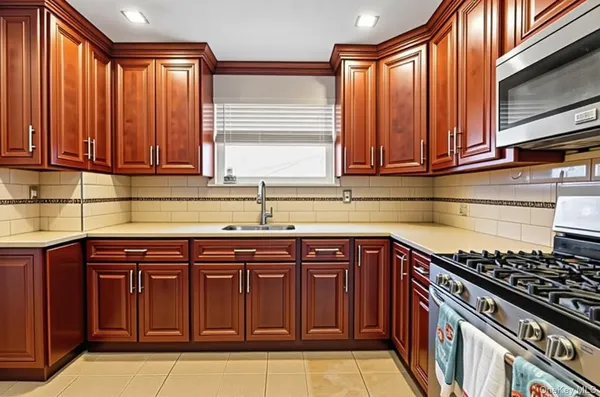 $899,000 | 218-52 138th Road | Laurelton