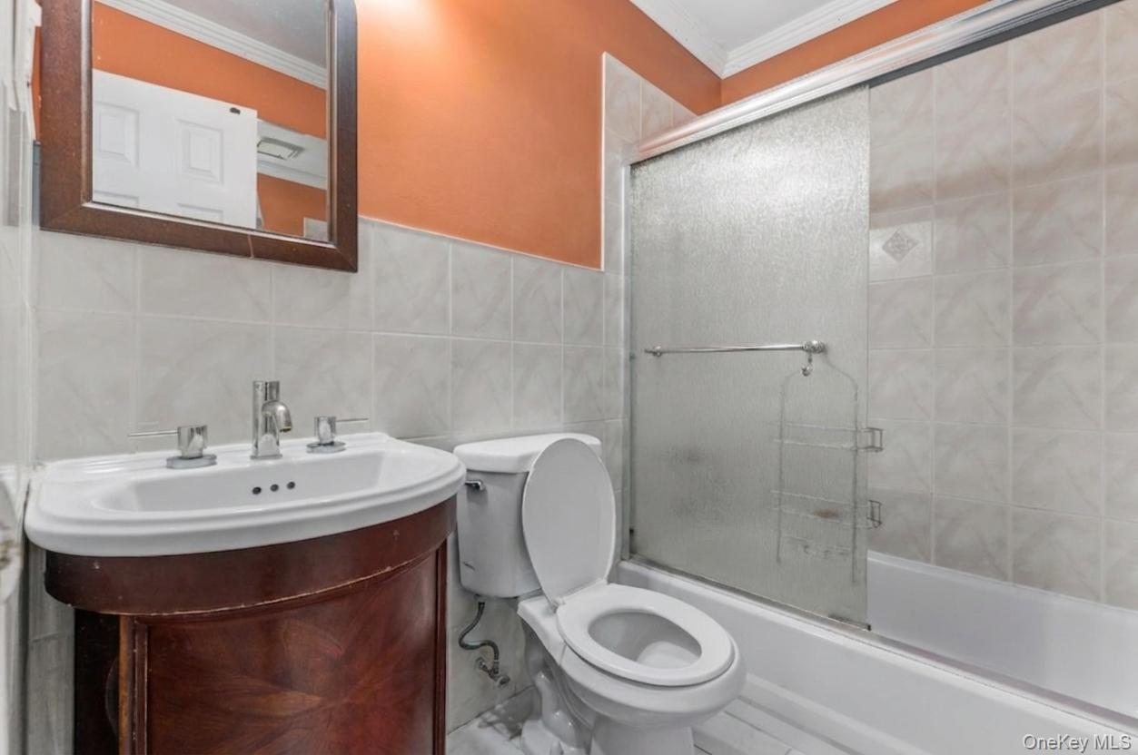 218-52 138th Road Queens, NY 11413 - Photo 10 of 25