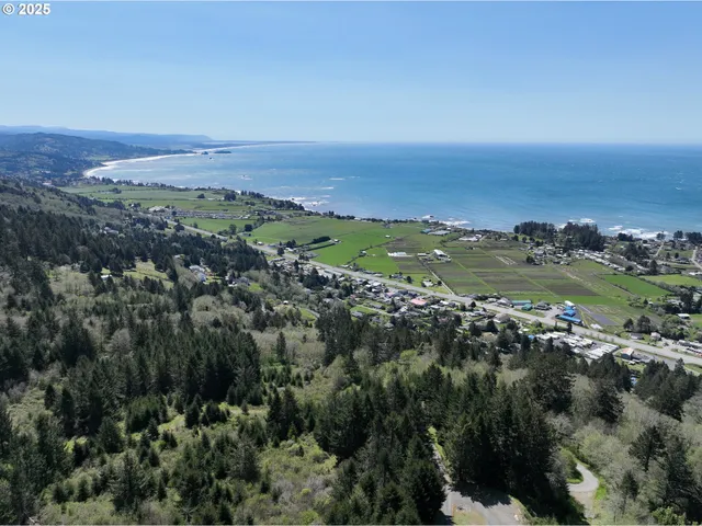 $388,000 | Harbor Hills Heights, Unit 308, Brookings, OR 97415