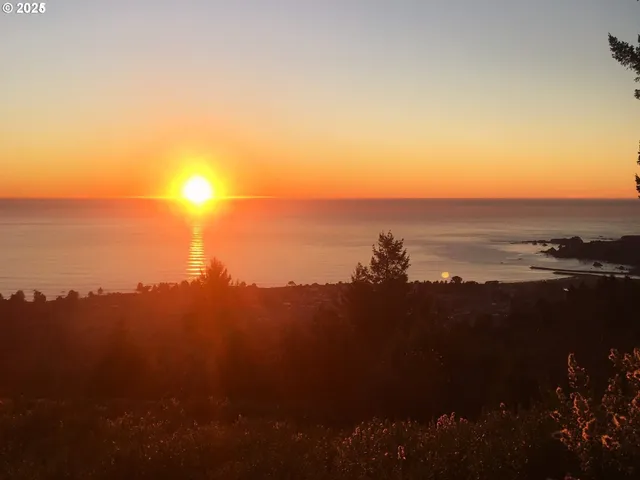 $388,000 | Harbor Hills Heights, Unit 308, Brookings, OR 97415