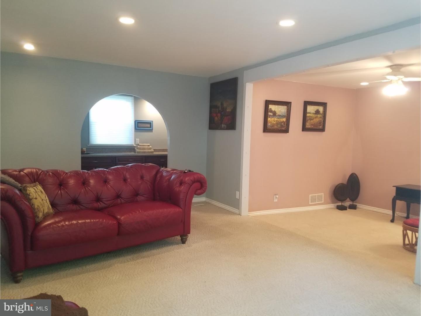 552 Cedarbrook Road Southampton, PA 18966 - Photo 7 of 25 Living Room