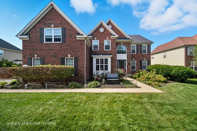 $639,900 | 1142 Deerpath Road, Aurora, IL 60506