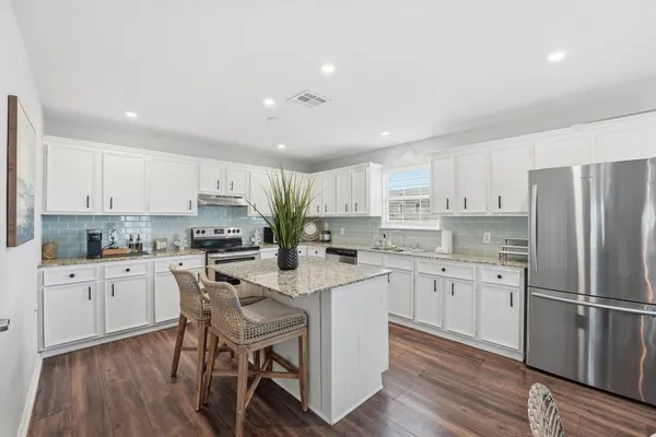 $2,100 | 2311 56th Street, Galveston, TX 77551