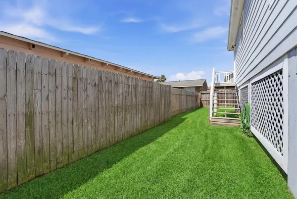 $2,100 | 2311 56th Street, Galveston, TX 77551