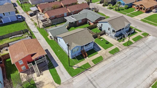 $2,100 | 2311 56th Street, Galveston, TX 77551