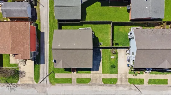 $2,100 | 2311 56th Street, Galveston, TX 77551