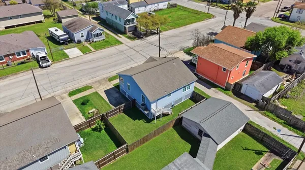 $2,100 | 2311 56th Street, Galveston, TX 77551