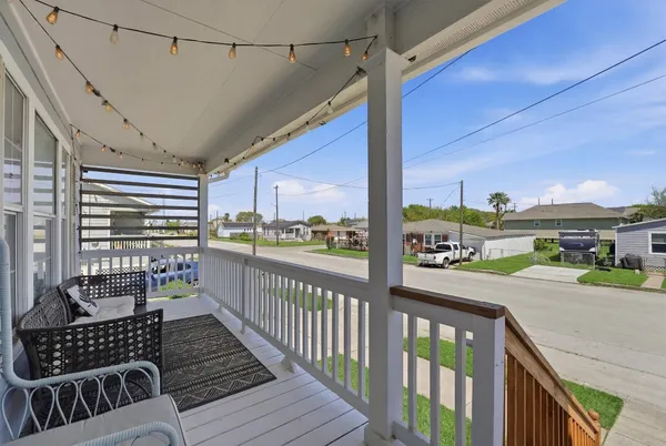 $2,100 | 2311 56th Street, Galveston, TX 77551
