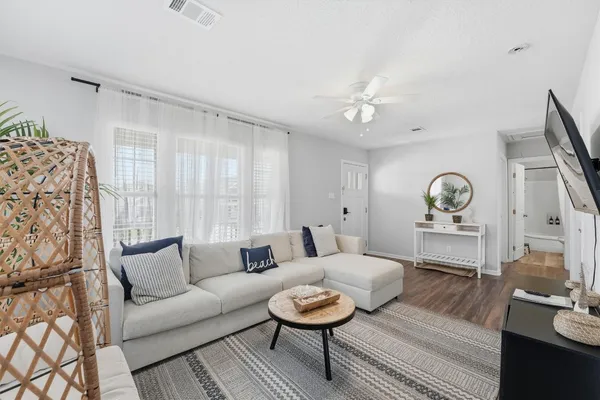 $2,100 | 2311 56th Street, Galveston, TX 77551