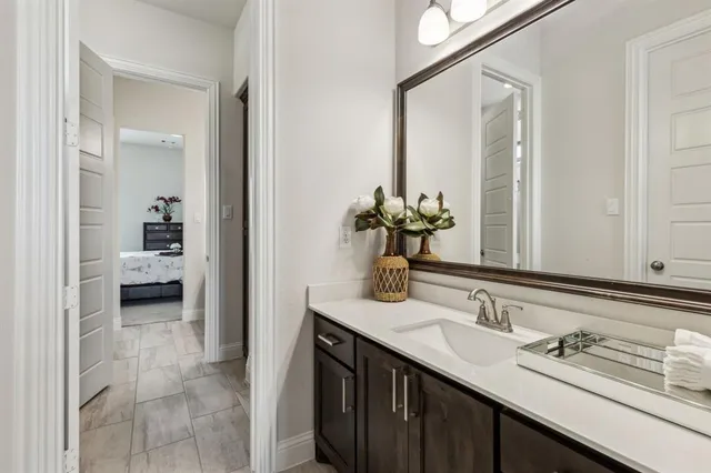 a en suite bathroom with a sink and a mirror