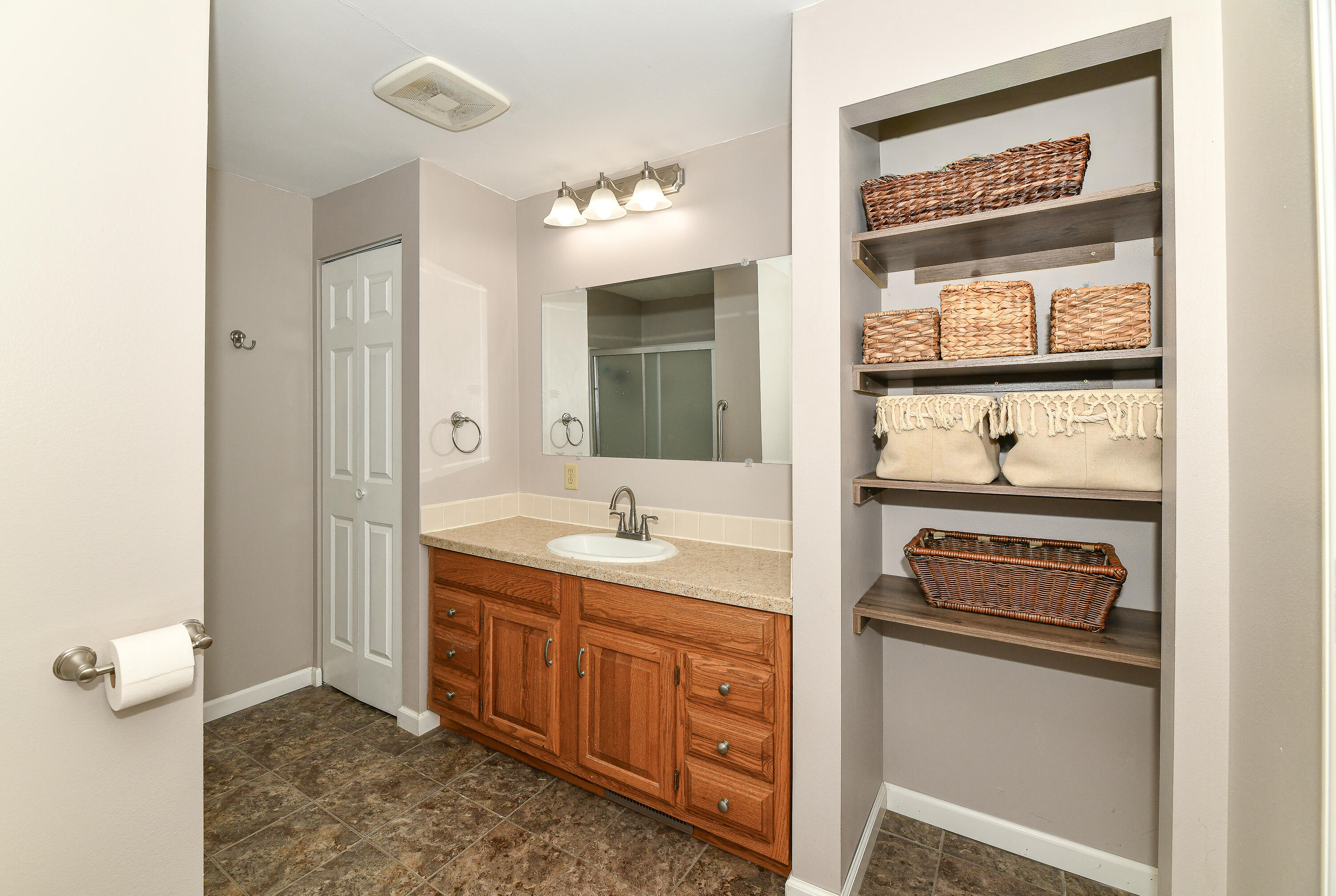 7715 West Wind Lake Road Norway, WI 53185 - Photo 16 of 63 1st floor bath 1