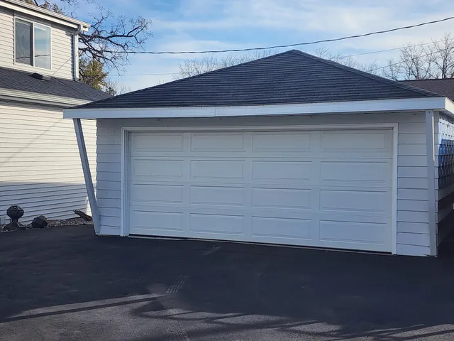 $899,999 | 7715 West Wind Lake Road, Norway, WI 53185