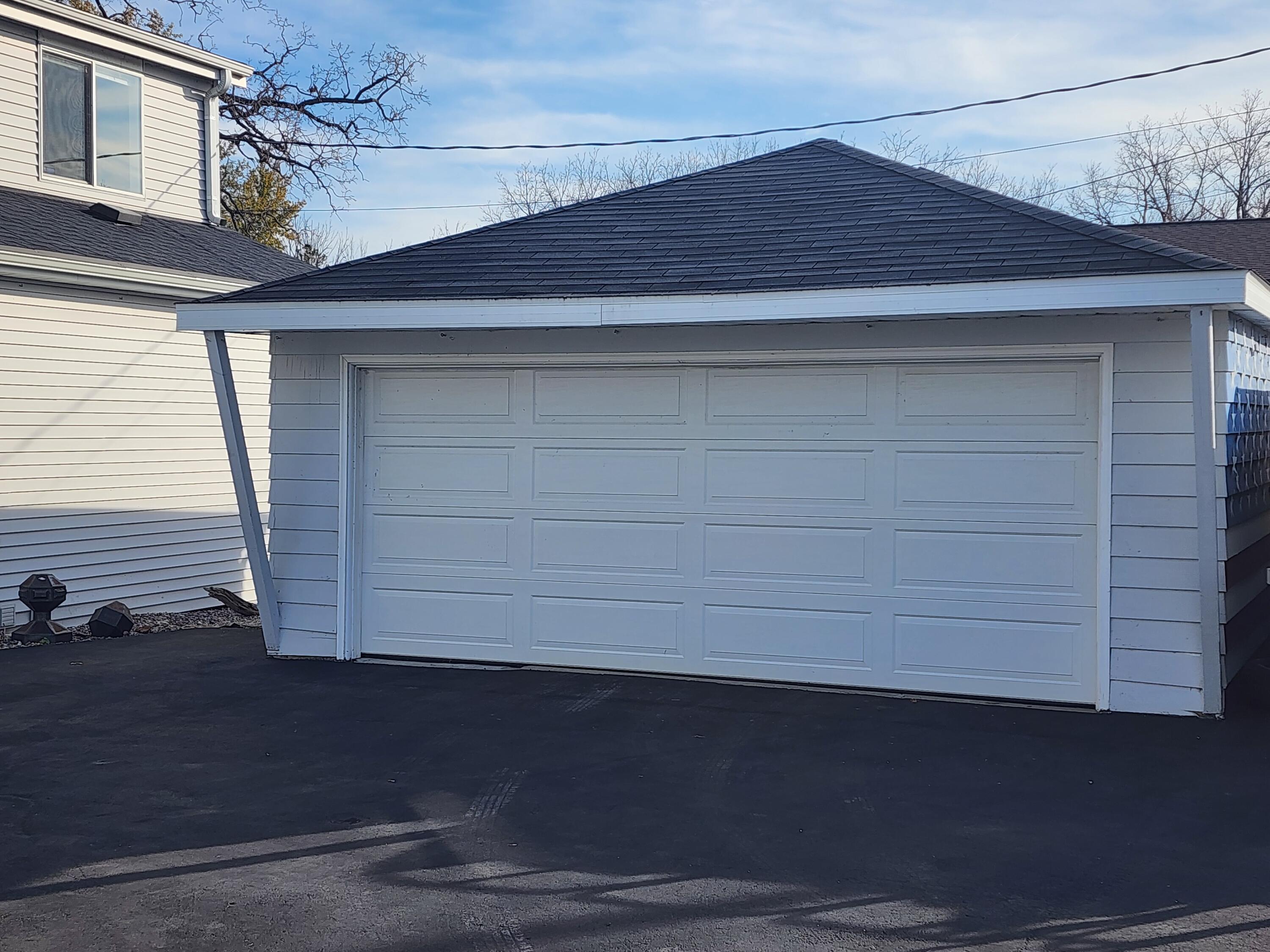 7715 West Wind Lake Road Norway, WI 53185 - Photo 37 of 63 garage 2 car