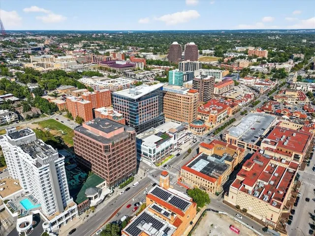 $185,000 | 4533 Holly Street, Unit 103, Kansas City, MO 64111