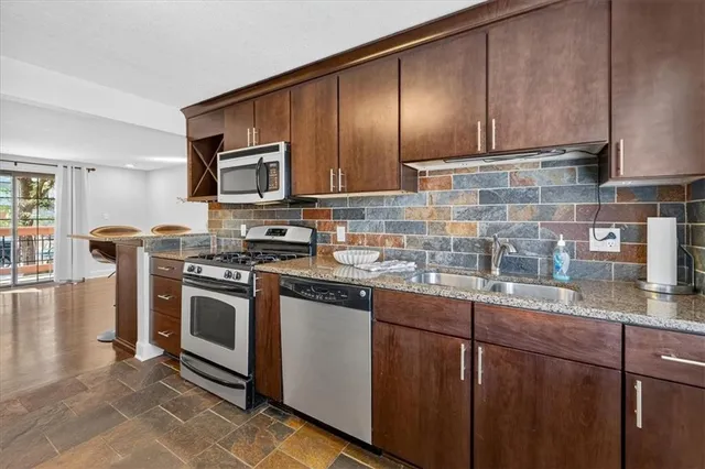 $185,000 | 4533 Holly Street, Unit 103, Kansas City, MO 64111