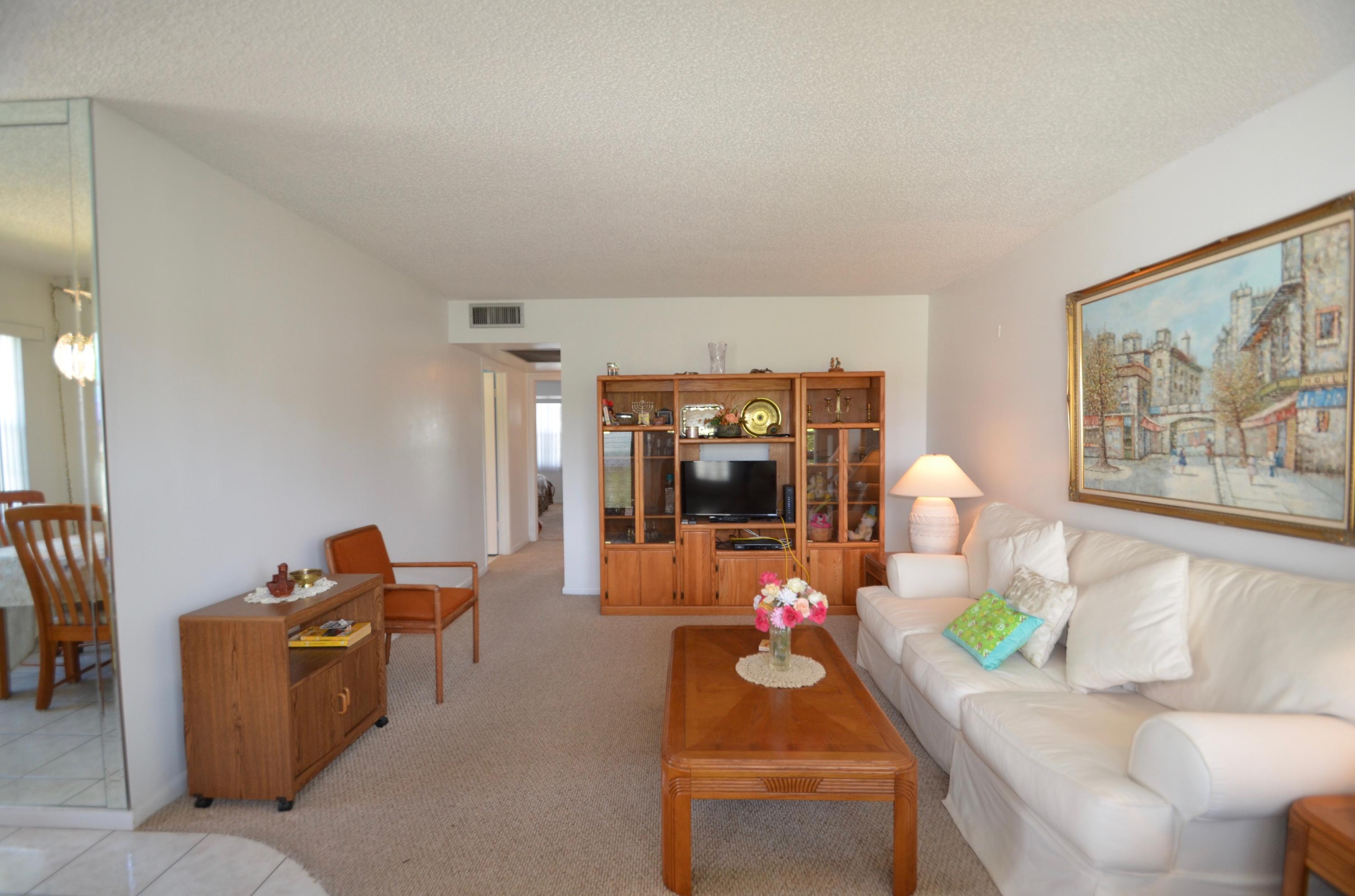 122 Suffolk C Boca Raton, FL 33434 - Photo 4 of 26 DSC_0006 5
