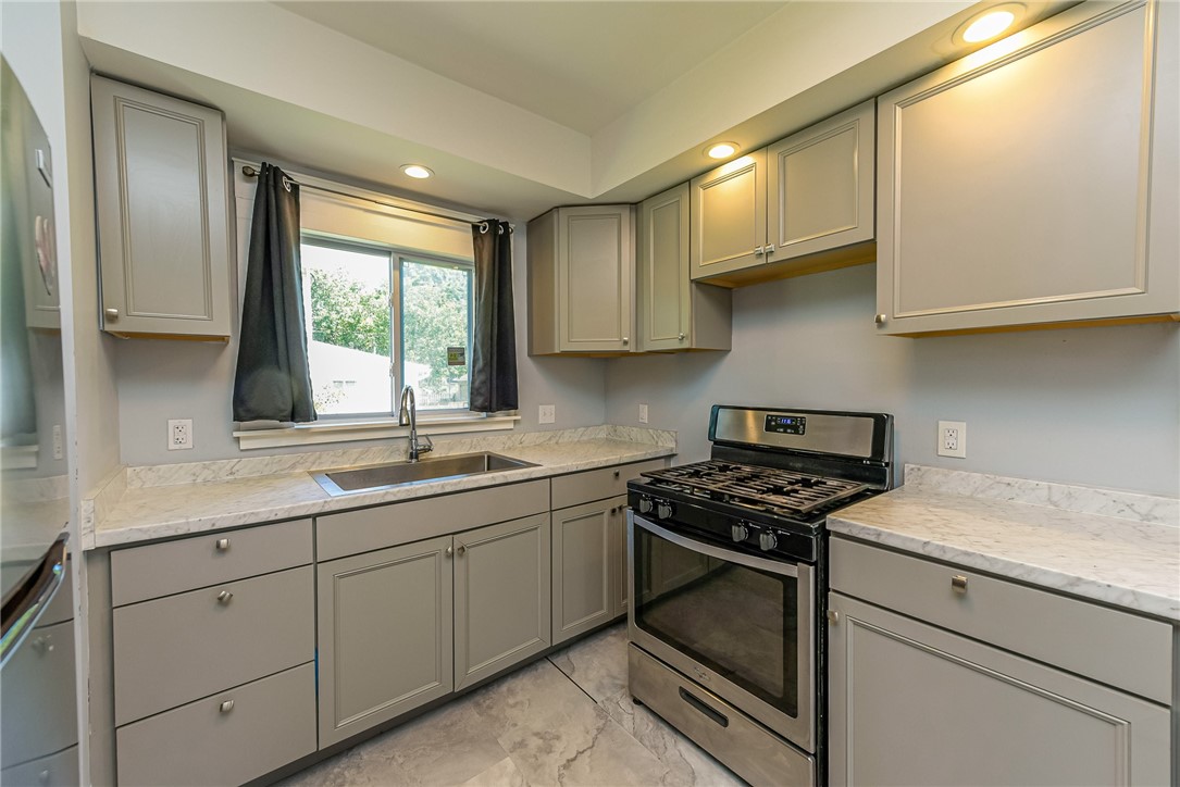 32 Walzer Road Irondequoit, NY 14622 - Photo 13 of 31