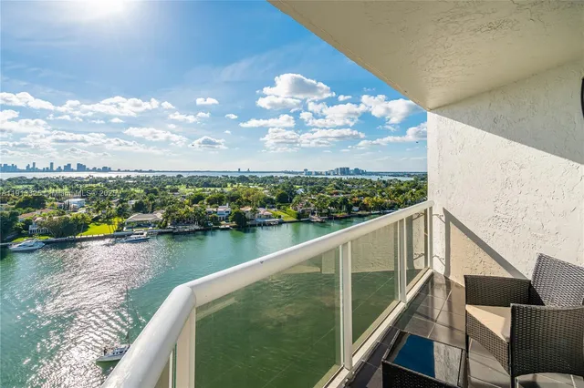 $3,500 | 5880 Collins Avenue, Unit PH3, Miami Beach, FL 33140