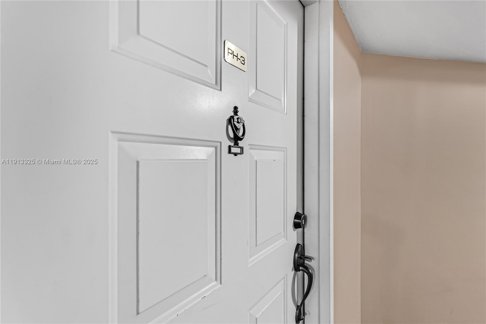5880 Collins Avenue, Unit PH3 Miami Beach, FL 33140 - Photo 14 of 34 a view of front door