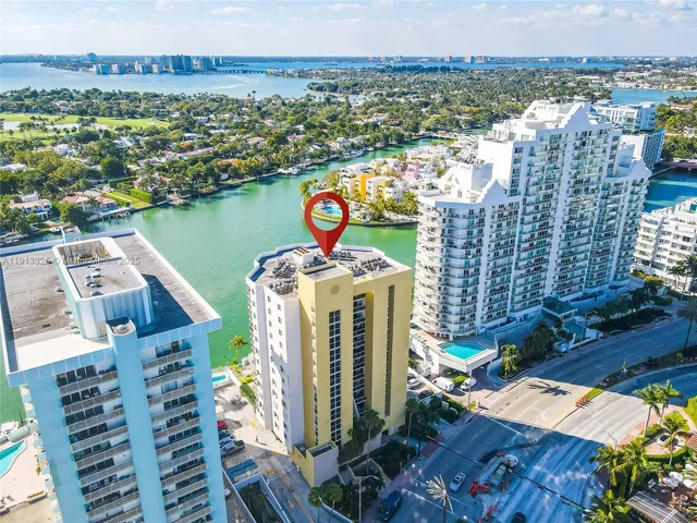 $3,500 | 5880 Collins Avenue, Unit PH3, Miami Beach, FL 33140