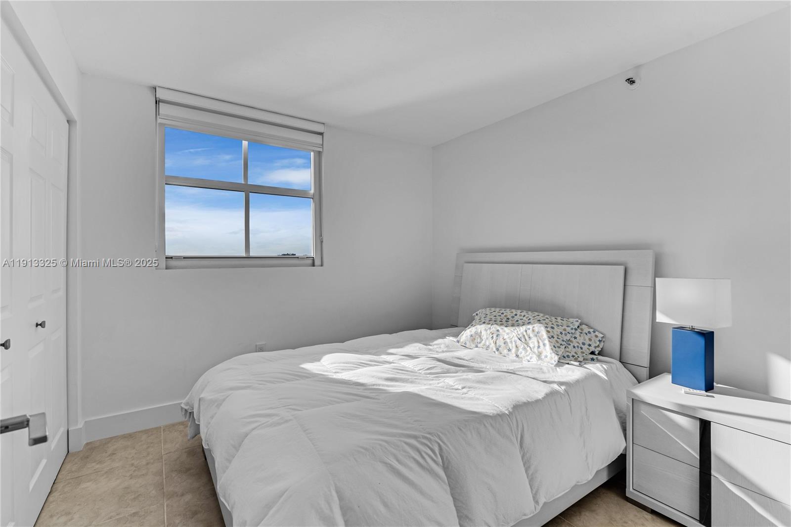 5880 Collins Avenue, Unit PH3 Miami Beach, FL 33140 - Photo 30 of 34 a bedroom with a bed and a window