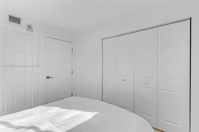 $3,500 | 5880 Collins Avenue, Unit PH3, Miami Beach, FL 33140